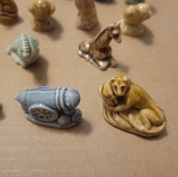 Wade Of England Miniature Figurines Lot Of 19 Small Collectible - Picture 4 of 8